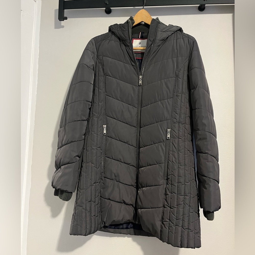 Women's Tommy Hilfiger Hooded Gray Quilted Puffer Winter Jacket. Size Small